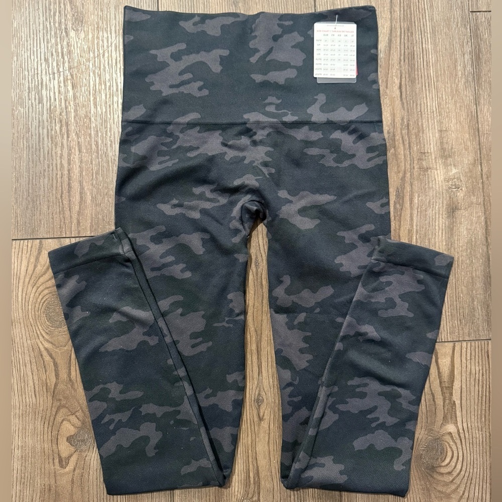 NWT Spanx Look At Me Now Black Camo Leggings Women’s Small S High Rise